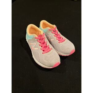 New Balance tennis shoes